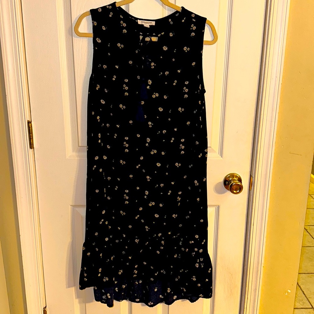 Medium Beachlunchlounge navy floral dress